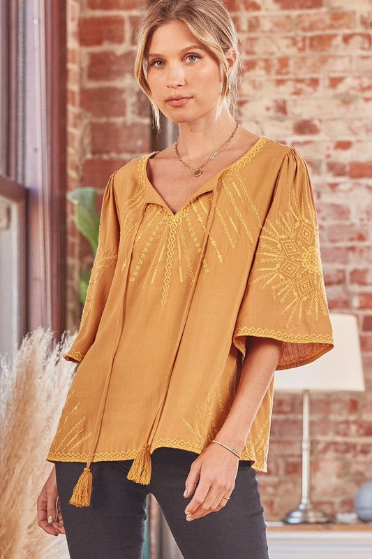 Londyn Embroidered Top (PLUS)